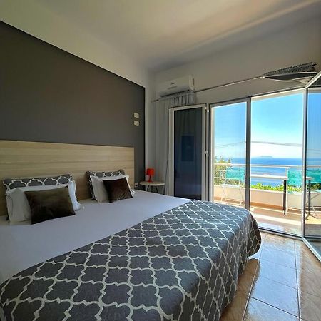 Salt Life Hotel Dhërmi Екстериор снимка