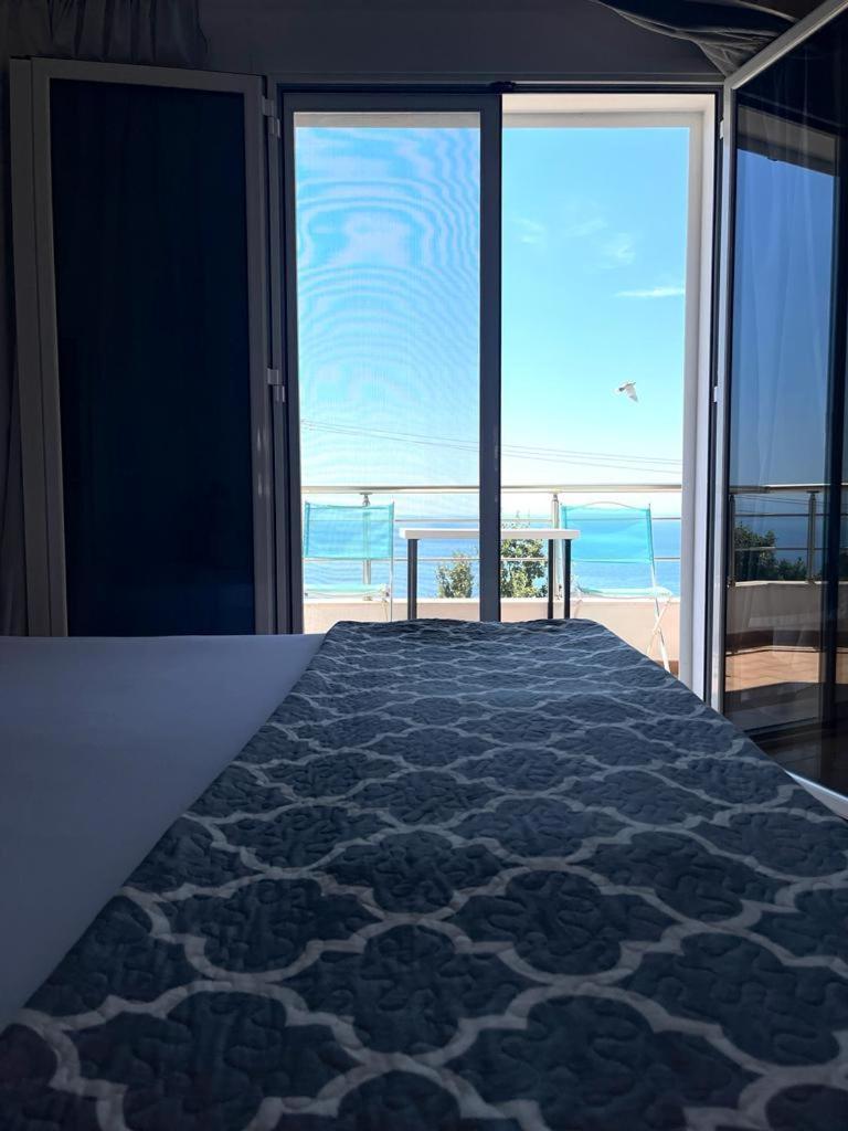 Salt Life Hotel Dhërmi Екстериор снимка