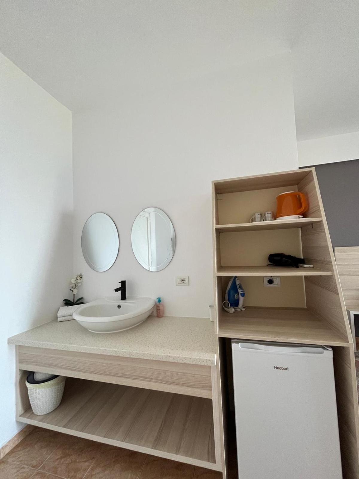 Salt Life Hotel Dhërmi Екстериор снимка