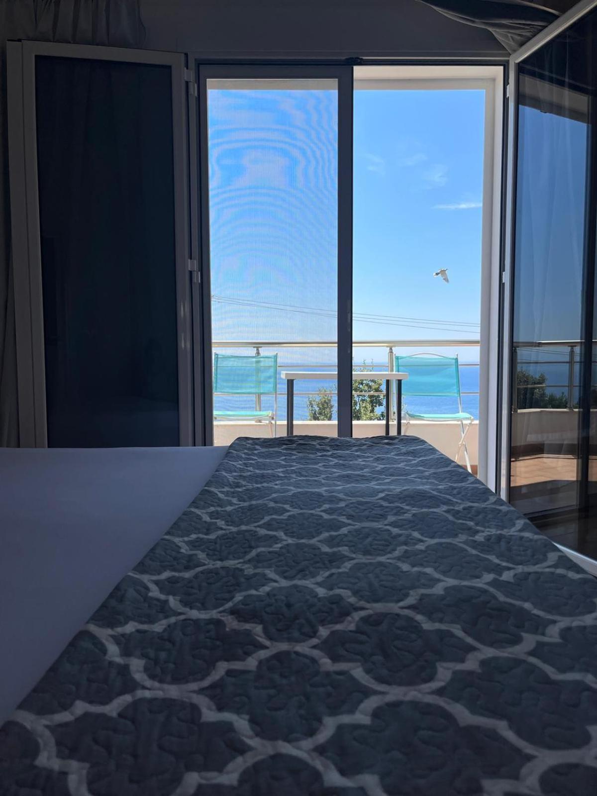 Salt Life Hotel Dhërmi Екстериор снимка
