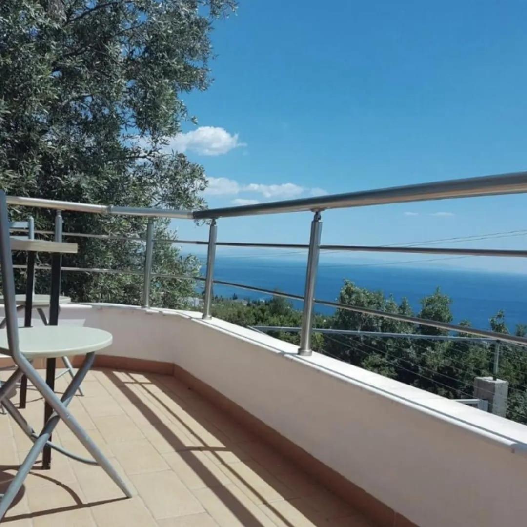 Salt Life Hotel Dhërmi Екстериор снимка