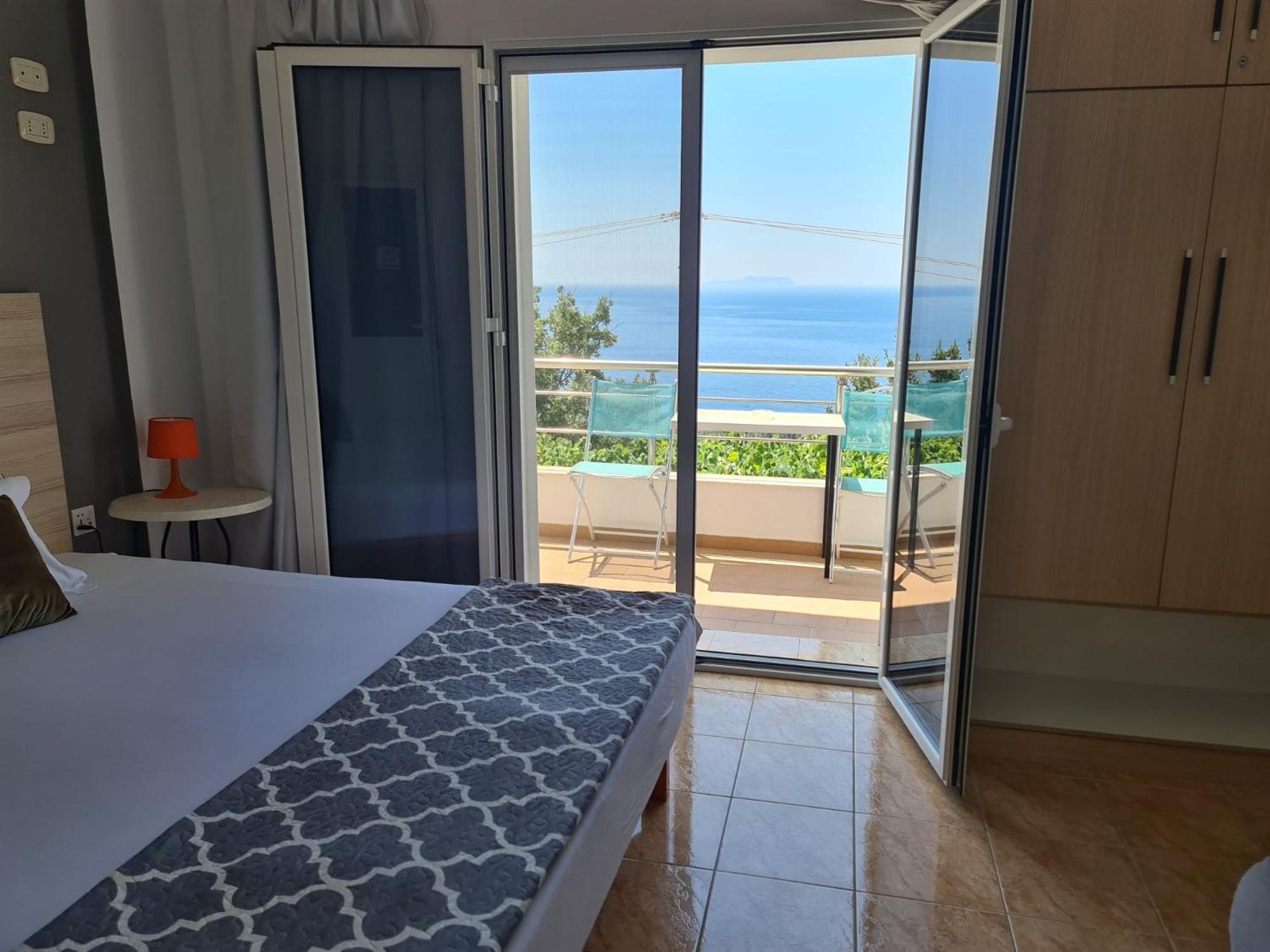 Salt Life Hotel Dhërmi Екстериор снимка
