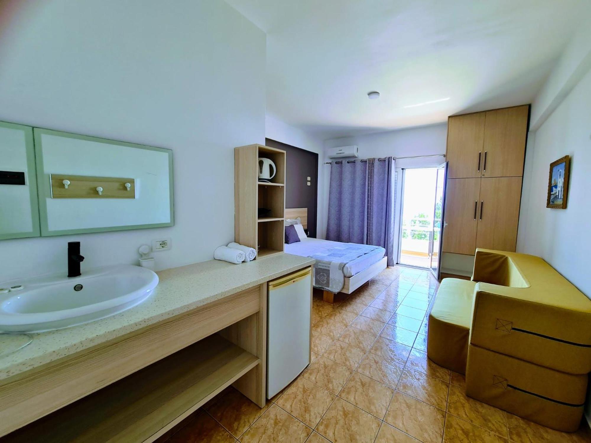 Salt Life Hotel Dhërmi Екстериор снимка