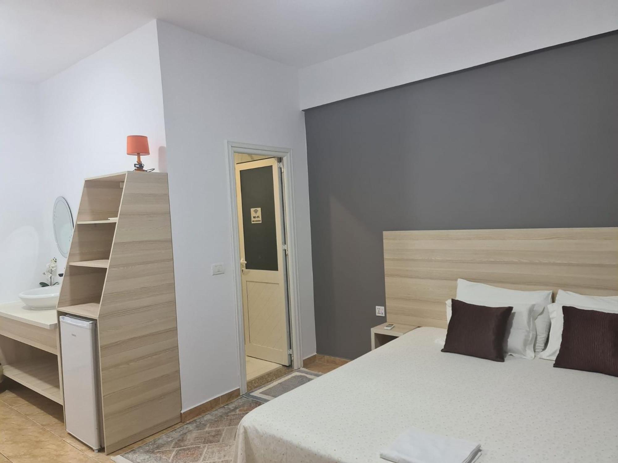 Salt Life Hotel Dhërmi Екстериор снимка