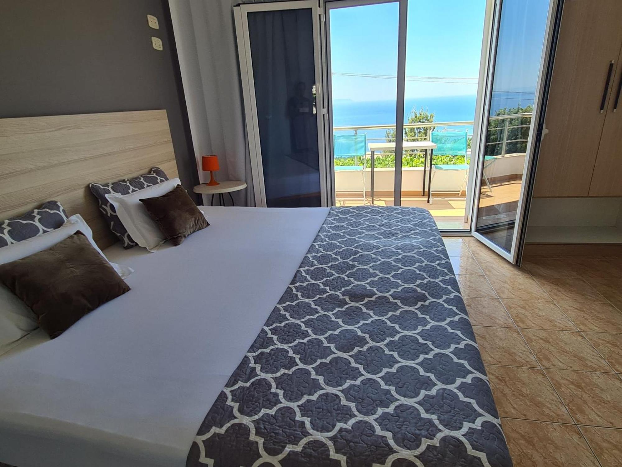 Salt Life Hotel Dhërmi Екстериор снимка