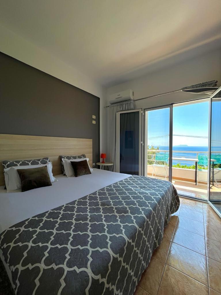 Salt Life Hotel Dhërmi Екстериор снимка