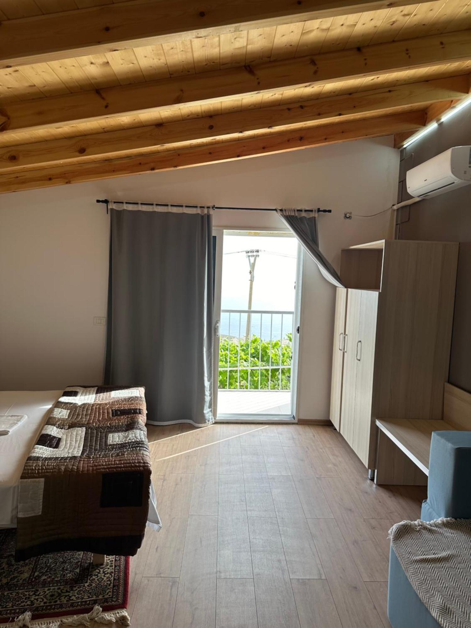 Salt Life Hotel Dhërmi Екстериор снимка