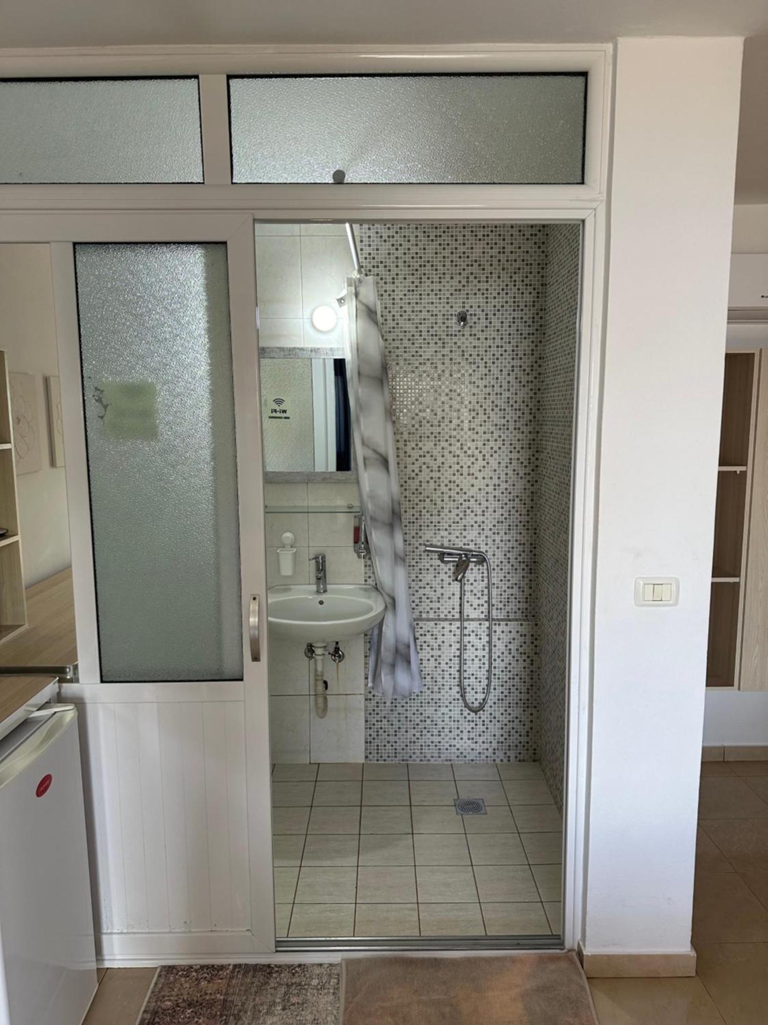 Salt Life Hotel Dhërmi Екстериор снимка