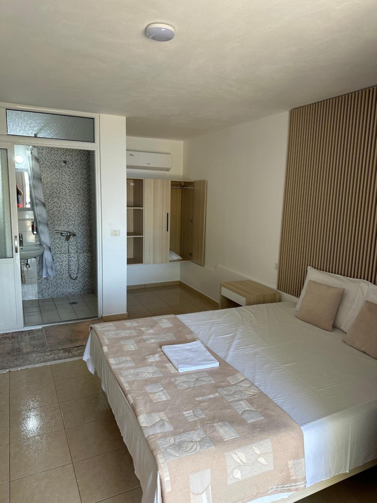 Salt Life Hotel Dhërmi Екстериор снимка