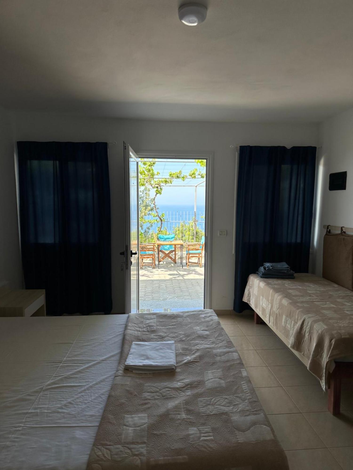 Salt Life Hotel Dhërmi Екстериор снимка