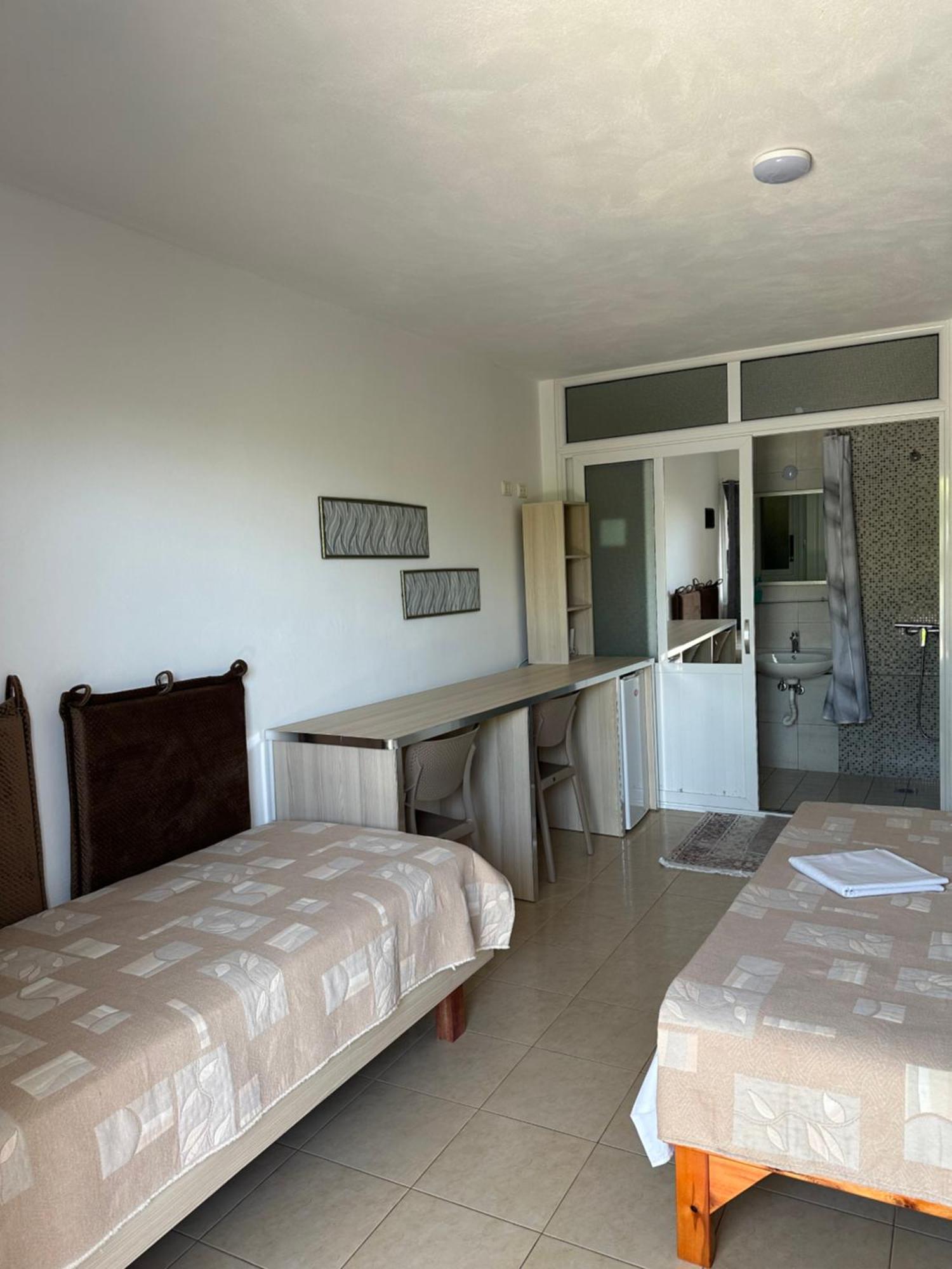 Salt Life Hotel Dhërmi Екстериор снимка
