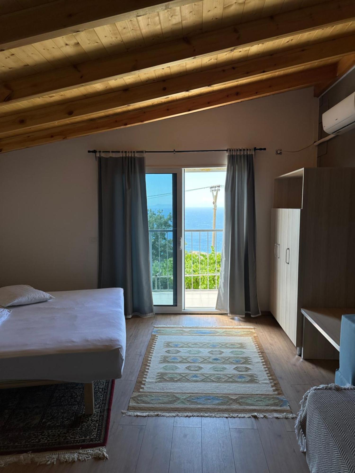Salt Life Hotel Dhërmi Екстериор снимка