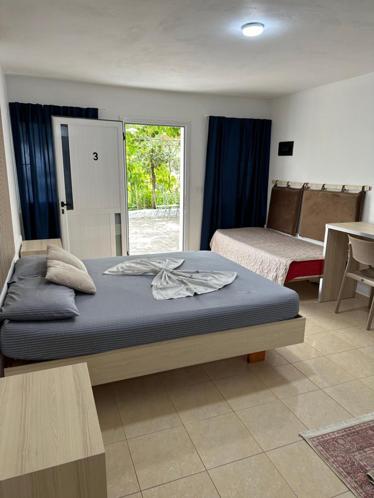 Salt Life Hotel Dhërmi Екстериор снимка